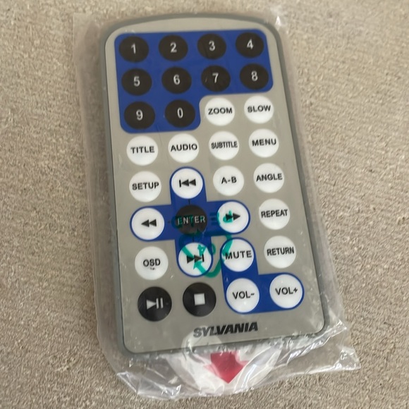 Sylvania Portable DVD Player CD Video/Audio SDVD7014 7" LCD Screen Remote Power - Picture 9 of 14